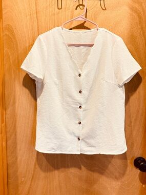 Women’s White Button-Front V-Neck Top